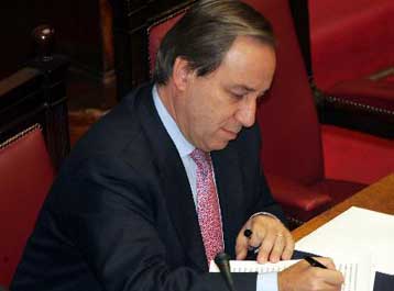 Μείωση της φορολογίας εισοδήματος στο 25% έως το 2009