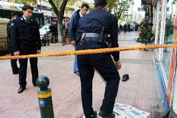 Αιματηρή ληστεία στην Καλλιθέα με δύο τραυματίες