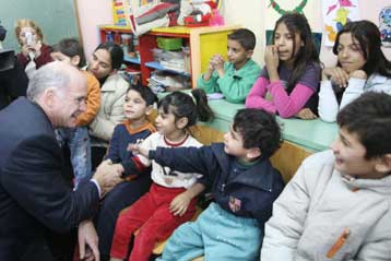 Επισκέψεις Γ.Παπανδρέου στο Κέντρο Συμπαράστασης Παιδιών και στο ΚΑΠΗ Ταύρου