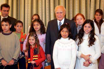 Μήνυμα Κ.Παπούλια για τον απόδημο Ελληνισμό – Έκκληση αγάπης από Βαθολομαίο