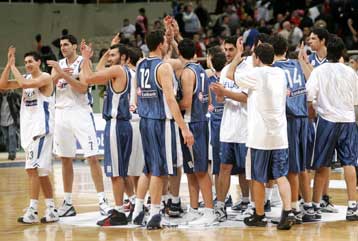 Χριστουγεννιάτικο ρεβεγιόν του μπάσκετ στο ΟΑΚΑ με περίπου 7.000 καλεσμένους