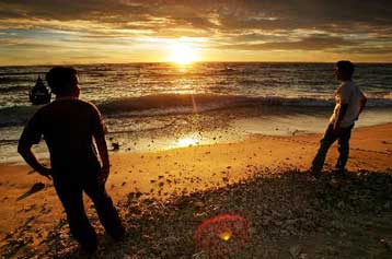 Ο πλανήτης θυμάται τις 223.000 ψυχές που χάθηκαν από το φονικό τσουνάμι