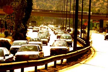 Μειωμένη κατά 6% η έξοδος των Χριστουγέννων σε σχέση με πέρυσι