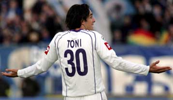 Ο Λούκα Τόνι έρχεται, ο Χένρικ Λάρσον φεύγει από την Μπαρτσελόνα