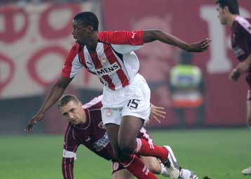 Δεν άλλαξε γνώμη ο Ανρί Μισέλ και ο Ολυμπιακός «χάνει» τον Τουρέ για ένα μήνα