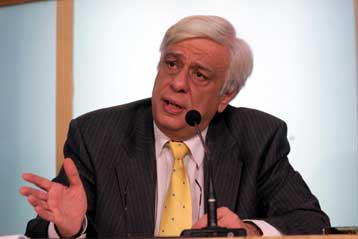 Υπεγράφη από τον υπουργό Εσωτερικών το νέο «προσοντολόγιο»