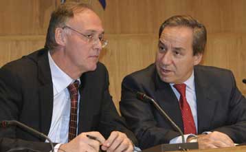 Περικοπές στο Δημόσιο και «ψαλίδι» στις επιχορηγήσεις ΑΕΙ, ΤΕΙ φέρνει το 2006