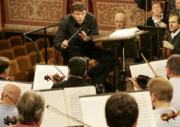 Με την Φιλαρμονική της Βιέννης εκατομμύρια τηλεθεατές θα υποδεχθούν το 2006