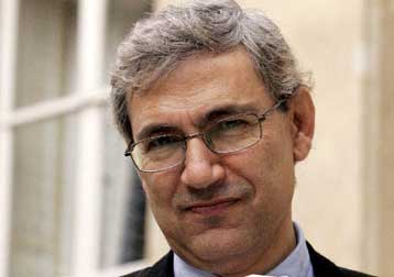 Αποσύρθηκε η κατηγορία κατά του Ορχάν Παμούκ για προσβολή του στρατού