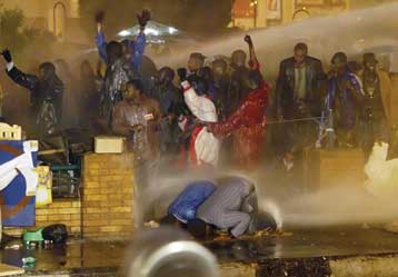 Είκοσι νεκροί σε συγκρούσεις της αιγυπτιακής αστυνομίας με Σουδανούς διαδηλωτές