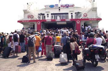 Αυξήσεις στα ακτοπλοϊκά εισιτήρια από τις αρχές του 2006 προωθεί το ΥΕΝ