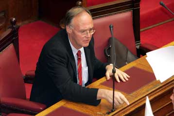 «Ψαλίδισμα» δαπανών στους δημόσιους φορείς προβλέπει ο προϋπολογισμός του 2006