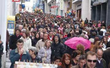 Μειωμένος τζίρος για τα εμπορικά καταστήματα στις φετινές εορτές