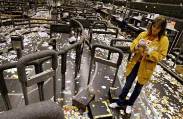 Με απώλειες έκλεισε η Γουόλ Στριτ στην τελευταία συνεδρίαση του 2005