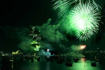 Με εντυπωσιακές εκδηλώσεις υποδέχονται το 2006 δισεκατομμύρια άνθρωποι