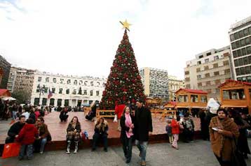 Με φαντασμαγορικές γιορτές υποδέχονται το 2006 η Αθήνα και η Θεσσαλονίκη