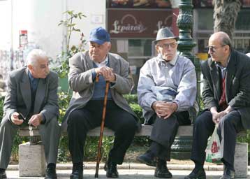 Στα 63,2 έτη ο μέσος όρος συνταξιοδότησης για τους έλληνες εργαζόμενους