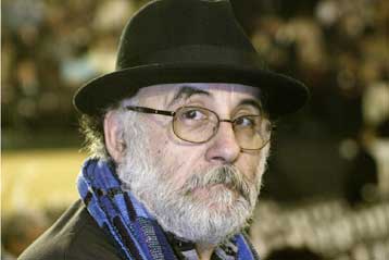 Παραιτήθηκε ο Θάνος Μικρούτσικος από την «Πάτρα Πολιτιστική Πρωτεύουσα 2006»