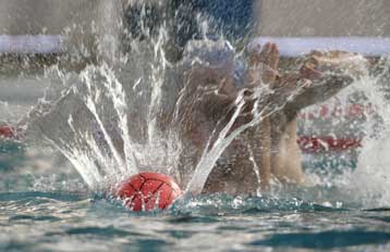 Ντέρμπι πρωτοπόρων, Πειραιωτών και αήττητων υπό το βλέμμα της Βουλιαγμένης