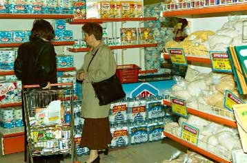 Ακατάλληλα προϊόντα σε σούπερ μάρκετ εντόπισαν ελεγκτές της νομαρχίας Πειραιά