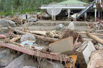 Δέκα νεκροί και εκατοντάδες αγνοούμενοι στην Ιάβα της Ινδονησίας από κατολίσθηση