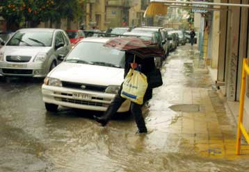 Σοβαρά προβλήματα προκάλεσαν οι βροχοπτώσεις στην Αττική και τη βόρεια Ελλάδα