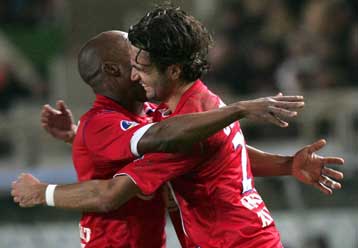 Με χατ-τρικ του Βιλτόρ, η Λιόν πέρασε με 4-0 από το Στρασβούργο