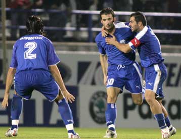 Αφαντοι Φωτάκης, Εντουσέι από το Αιγάλεω, που περιμένει την μπλε κάρτα του Σκοπελίτη