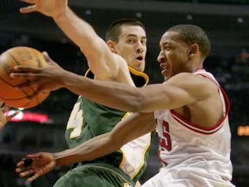 Νίκη των Σόνικς επί των Μπουλς με τον Μπομπ Χιλ στον πάγκο την ομάδας του Σιατλ