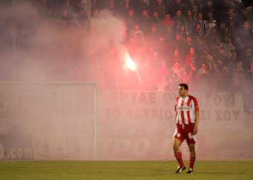 «Ερυθρόλευκος» μέχρι το 2008 ο Στολτίδης που υπέγραψε το νέο συμβόλαιό του