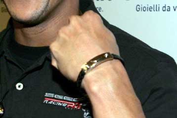 «Αχρηστα» τα μαγνητικά βραχιόλια για την αρθρίτιδα