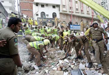 Στους 76 οι νεκροί από την κατάρρευση ξενοδοχείου στη Μέκκα