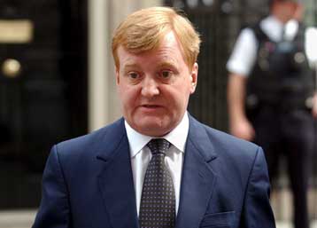 Παραιτήθηκε ο Τσαρλς Κένεντι από την ηγεσία των Φιλελεύθερων Δημοκρατών