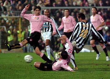 Χάρη στον Μούτου η Γιουβέντους πέρασε από το Παλέρμο-«Χ» για Ρετζίνα, Φιορεντίνα