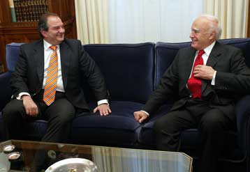 Συνάντηση πρωθυπουργού με Πρόεδρο της Δημοκρατίας για την αναθεώρηση του Συντάγματος