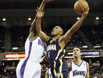 Ανετη επικράτηση των Πέισερς κόντρα στους Κινγκς