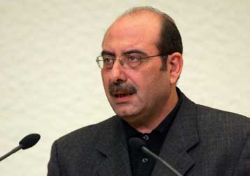 Κερασάκι στην τούρτα των δήθεν μεταρρυθμίσεων η συνταγματική αναθεώρηση, λέει το ΠΑΣΟΚ