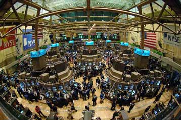 Ο Dow Jones ξεπέρασε το όριο των 11.000 μονάδων για πρώτη φορά μετά την 11/9