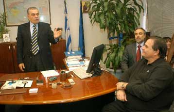 Ανοικτό αφήνει η κυβέρνηση το ενδεχόμενο διεύρυνσης του ωραρίου λειτουργίας των τραπεζών