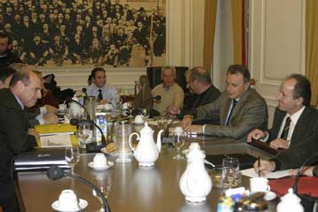 Πάγωμα μισθών σε τέσσερις φτωχούς νομούς της χώρας ζητά ο ΣΕΒ