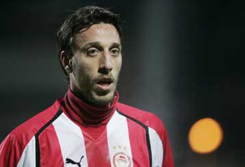 «Σειρήνες» από την Ρώμη για τον Καφέ, που δηλώνει κολακευμένος