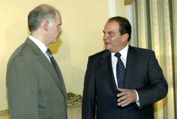 Σταθερά στο 2,5% η διαφορά μεταξύ ΝΔ και ΠΑΣΟΚ σε δημοσκόπηση της VPRC