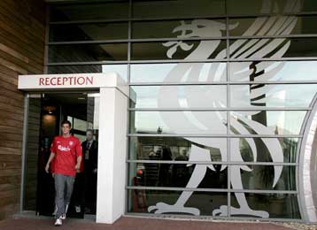 Η Λίβερπουλ  άρπαξε τον Αγκερ από την Τότεναμ, που έδωσε τρεις στην Πόρτσμουθ