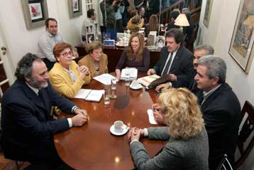 Η ΕΝΑΕ κατηγορεί την κυβέρνηση ότι δεν την ενισχύει για τους ελέγχους στην αγορά