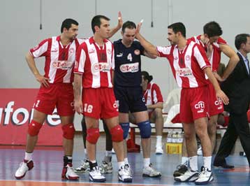 Ο Ολυμπιακός έχασε 3-0 σετ στο Φριντρισχάφεν, τραυματίστηκε ο Χριστοφιδέλης