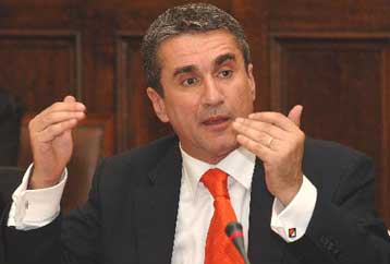 Κοινοβουλευτική αντιπαράθεση για τη μεταολυμπιακή αξιοποίηση του ΟΑΚΑ