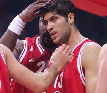 Χωρίς τον Βασιλόπουλο για δέκα ημέρες η oμάδα μπάσκετ του Ολυμπιακού