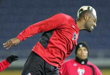 Και τυπικά στη Μίλαν ο Αμορόσο μέχρι το 2007