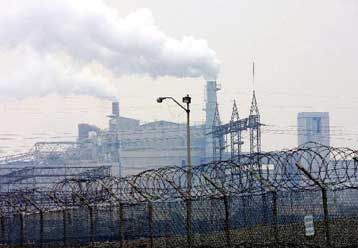 Παρατείνεται η κατάληψη της Βιομηχανίας Φωσφορικών Λιπασμάτων στη Θεσσαλονίκη