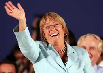 Στις κάλπες οι Χιλιανοί για να εκλέξουν την πρώτη γυναίκα πρόεδρο της χώρας